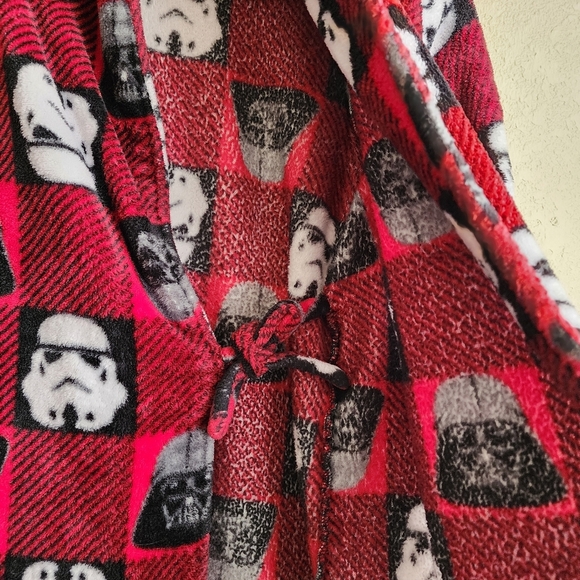 Star Wars Stormtrooper Red and Black Belted Bathrobe - Picture 5 of 8